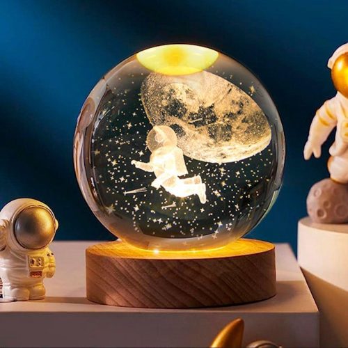 VELADOR LAMPARA ESFERA 3D DE CRISTAL LUNA CON ASTRONAUTA SENTADO LUCES DE CRISTAL 031-4004