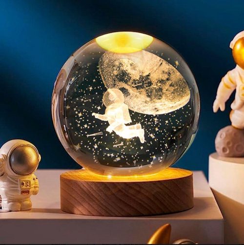 VELADOR LAMPARA ESFERA 3D DE CRISTAL LUNA CON ASTRONAUTA SENTADO LUCES DE CRISTAL 031-4004